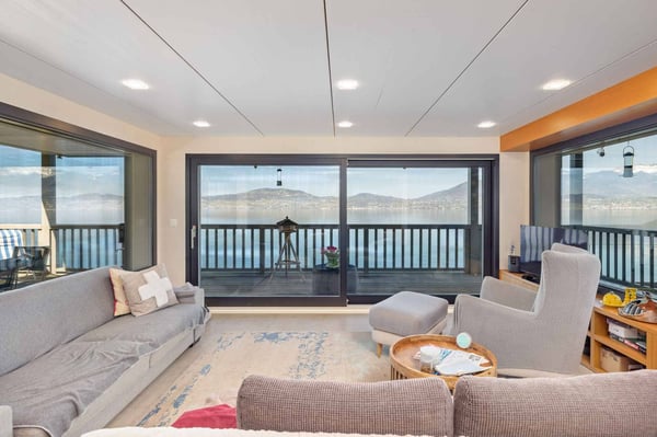 Exclusivité Cardis - Villa contemporaine pieds dans l'eau avec garage à bateau 3