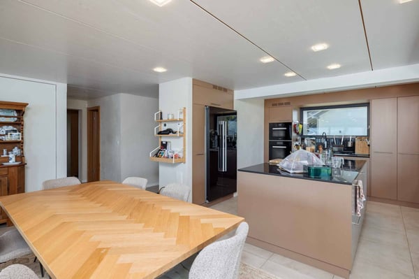 Exclusivité Cardis - Villa contemporaine pieds dans l'eau avec garage à bateau 4