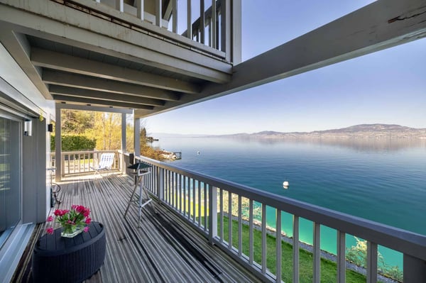 Exclusivité Cardis - Villa contemporaine pieds dans l'eau avec garage à bateau 9