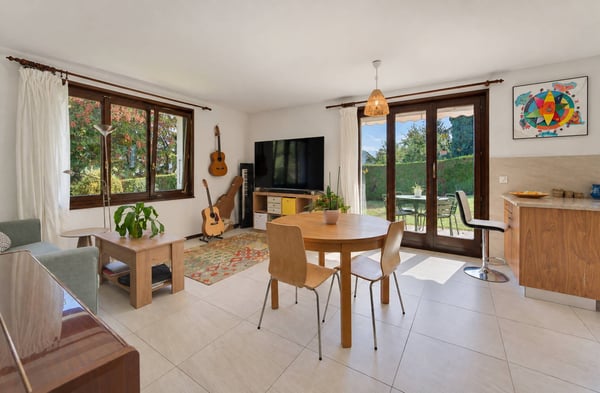 Villa de caractère dans un cadre verdoyant 11