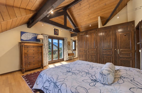 Villa de caractère dans un cadre verdoyant 13