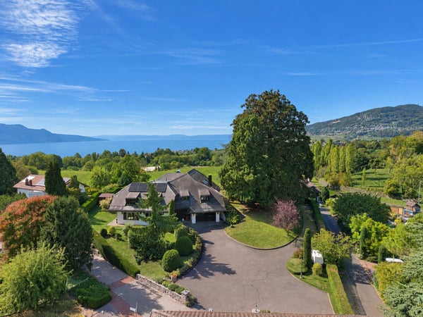 Villa de caractère dans un cadre verdoyant 2