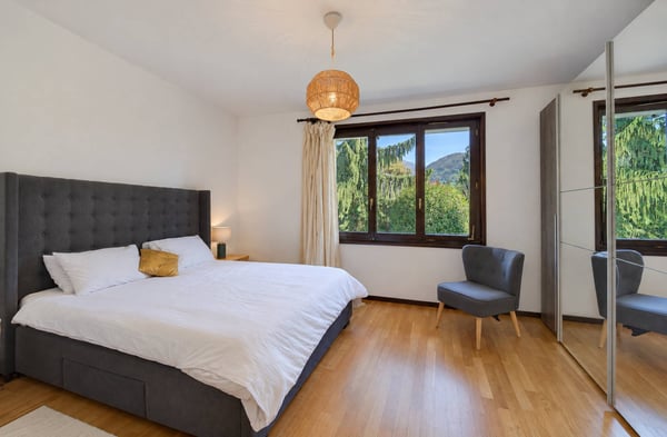 Villa de caractère dans un cadre verdoyant 12