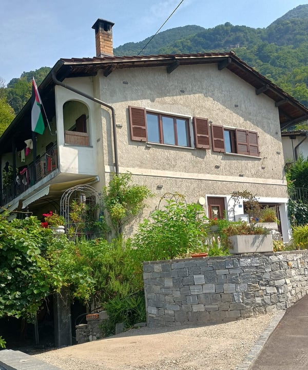 Casa con vista lago a Cugnasco