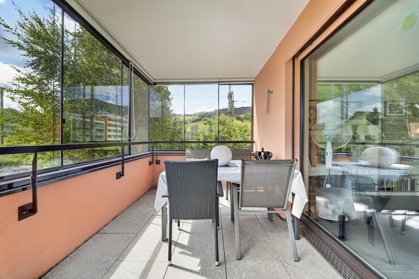Moderne 2.5-Zimmer-Wohnung mit Balkon und Top-Ausstattung in Altendorf 12