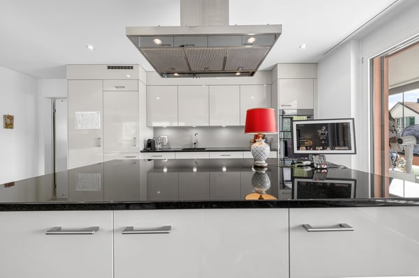 Moderne 2.5-Zimmer-Wohnung mit Balkon und Top-Ausstattung in Altendorf 4
