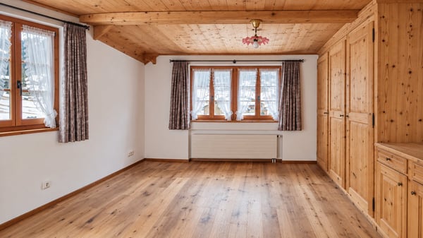Eine Immobilie, die sofort berührt. Traditionell. Warm. Sonnenverwöhnt. 13