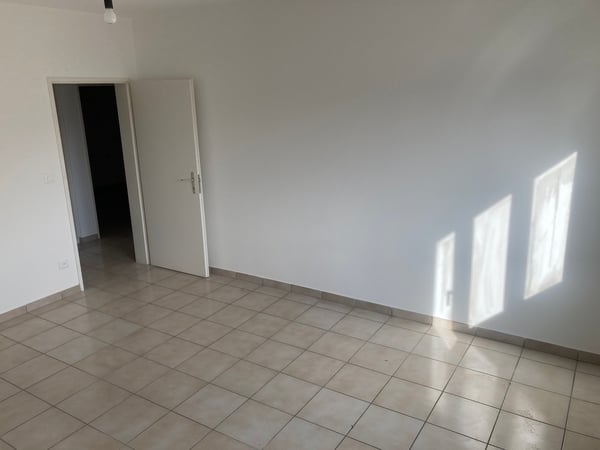 GRANDE Appartamento 4 locali con balcone a Stabio 11