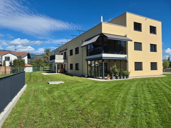 3.5-Zimmerattikawohnung mit Terrasse in Deitingen