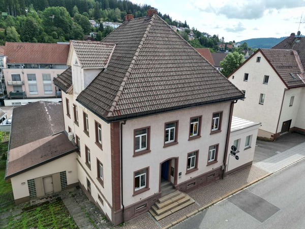Wohn- und Geschäftshaus im Stadtzentrum von Furtwangen 1
