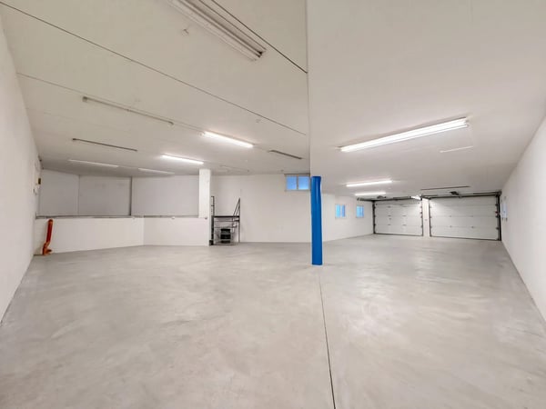 180 m² Lager mit Doppel-Garagentor in Gross mieten 4