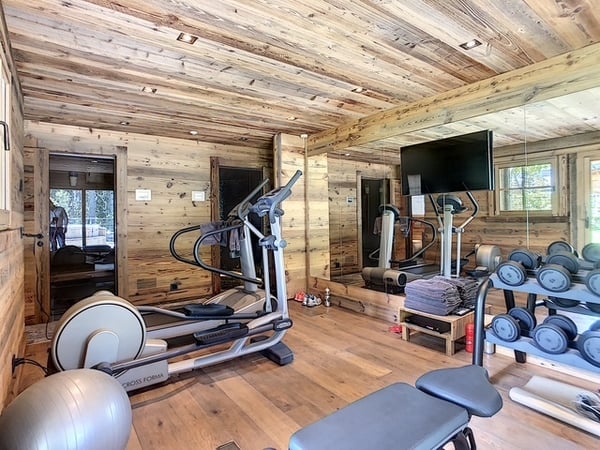 Superbe chalet familial en vieux-bois à Crans-Montana. 5 chambres. 9