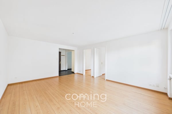 Sonnige 4.5-Zimmerwohnung mit Balkon und Bergsicht in ruhiger Lage 3
