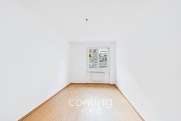 Sonnige 4.5-Zimmerwohnung mit Balkon und Bergsicht in ruhiger Lage 7