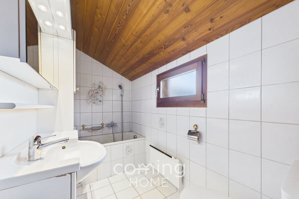 Alpines Zweifamilienhaus mit Panoramablick, Terrassen, Stall und Doppelgarage - Unterems 4