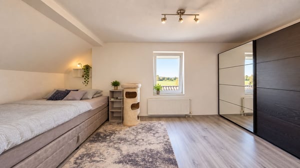 Freistehendes 5.5-Zimmer-Einfamilienhaus mit grossem Garten, Veranda & Weitblick 11