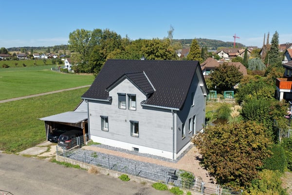 Freistehendes 5.5-Zimmer-Einfamilienhaus mit grossem Garten, Veranda & Weitblick 2