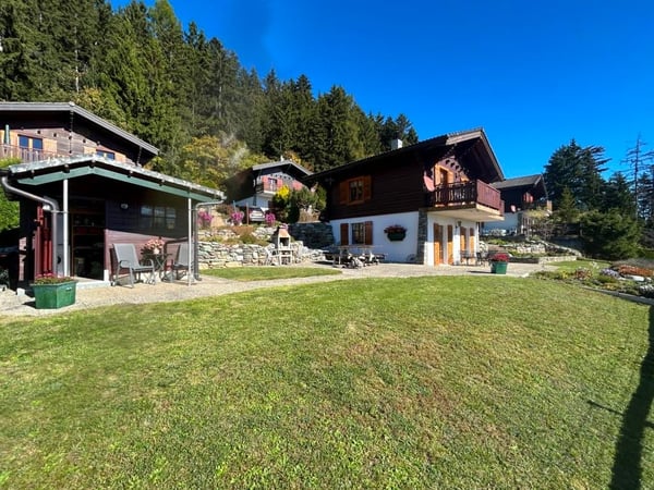 Chalet de montagne à Arbaz – 4 pièces avec vue panoramique 1