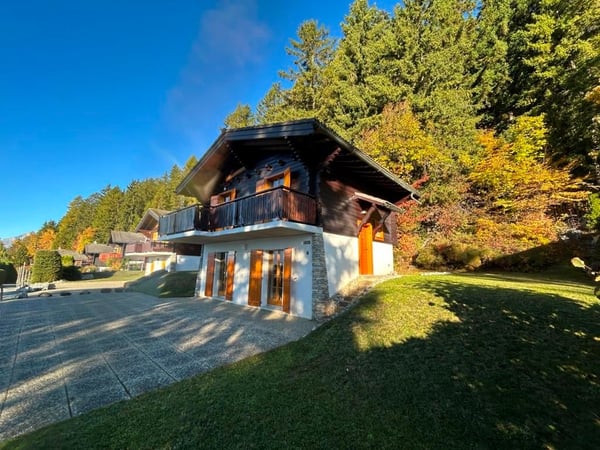 Chalet en madriers à Arbaz avec vue imprenable 11