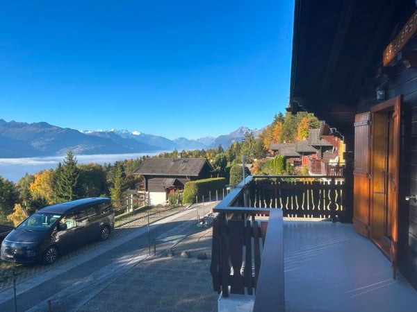 Chalet en madriers à Arbaz avec vue imprenable 12
