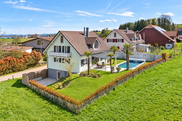 Charmantes 7.5-Zimmer-Landhaus in Biessenhofen – Sofort verfügbar! 1