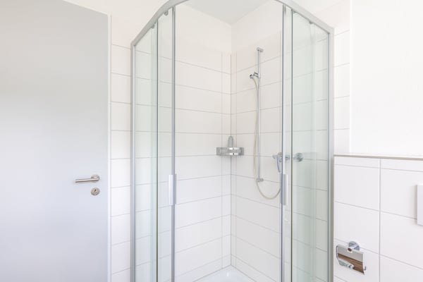 Moderne 4.5-Zimmer-Wohnung im 1. OG mit Balkon, Staffelbach 11