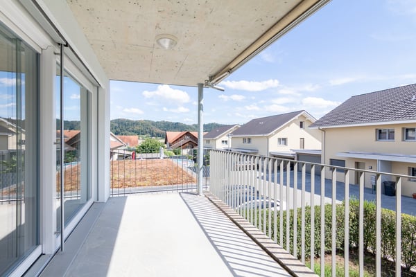Moderne 2.5-Zimmer-Wohnung im 1. OG mit Balkon, Staffelbach 3