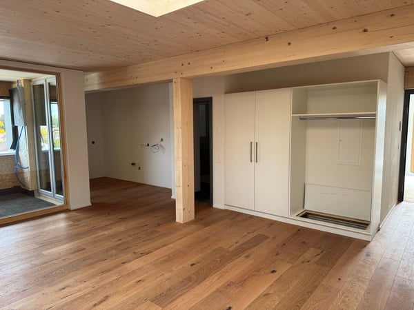 3.5-Zimmer Attikawohnung mit Sommerkühlung zu vermieten