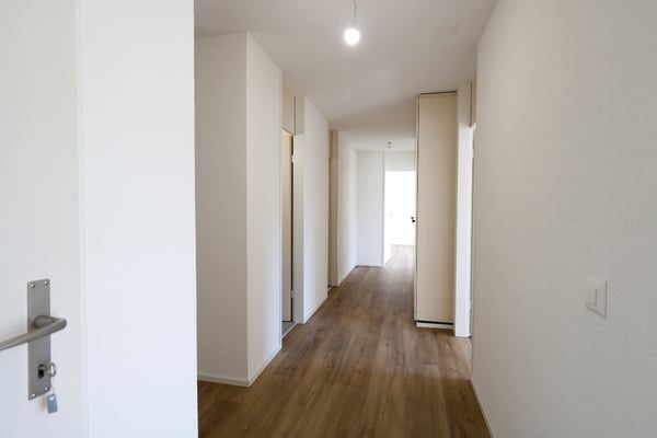 Helle, stilvolle und komplett renovierte 2.5 Zimmer-Wohnung 6