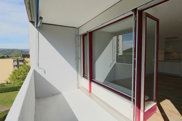 Helle, stilvolle und komplett renovierte 2.5 Zimmer-Wohnung 10