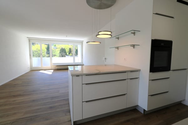 Helle, stilvolle und komplett renovierte 2.5 Zimmer-Wohnung 4