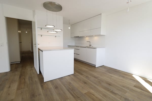 Helle, stilvolle und komplett renovierte 2.5 Zimmer-Wohnung 2