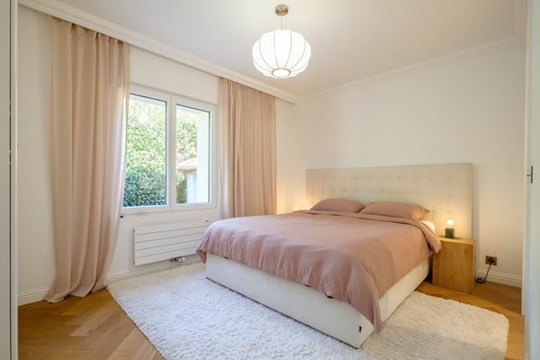 Villa 5 suites rénovée 2025 — piscine, wellness, 1 500 m² sud-ouest 7
