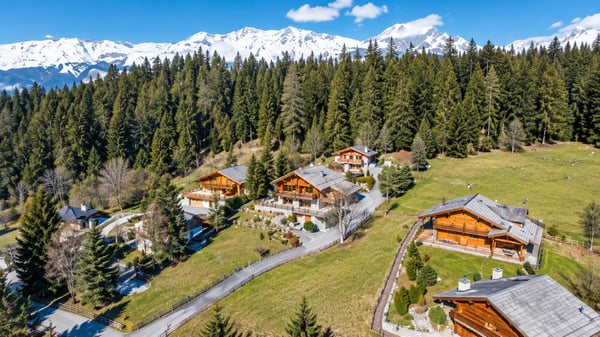 Magnifique chalet proche du centre de Crans-Montana 20