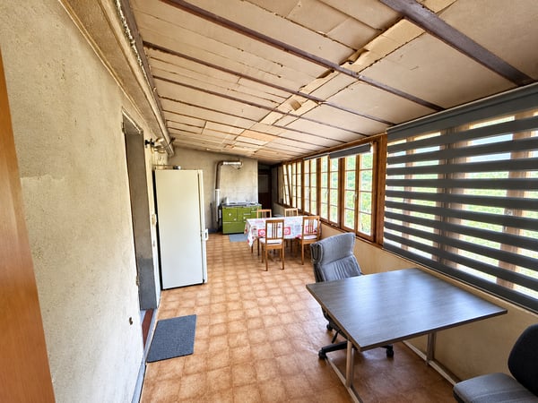Maison villageoise à rénover avec grange 8