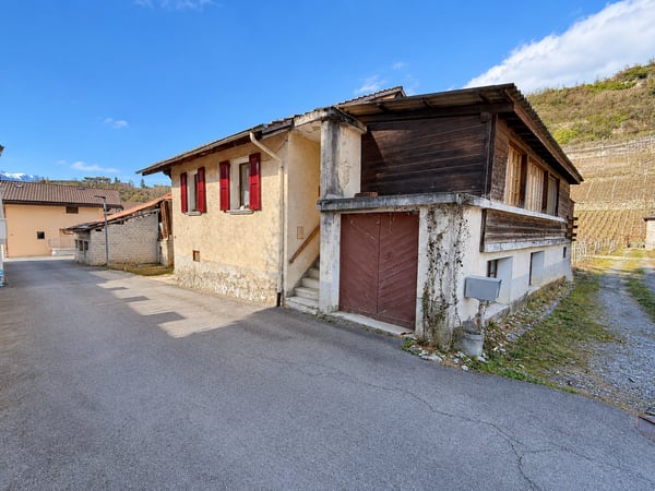 Maison villageoise à rénover avec grange 2