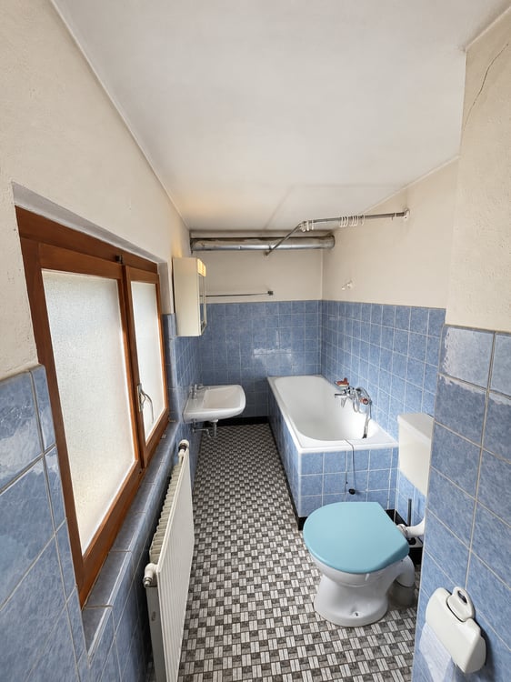Maison villageoise à rénover avec grange 7