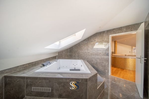 Exklusive Maisonettewohnung mit Dachloge und Spa-Bereich 22