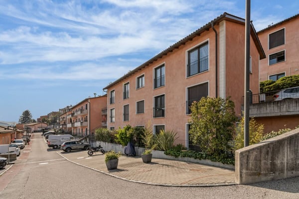 Elegant 4.5-room flat with lake views in Vernate 17