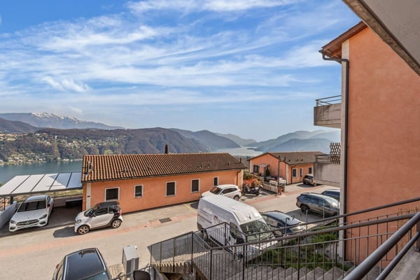 Elegant 4.5-room flat with lake views in Vernate 1