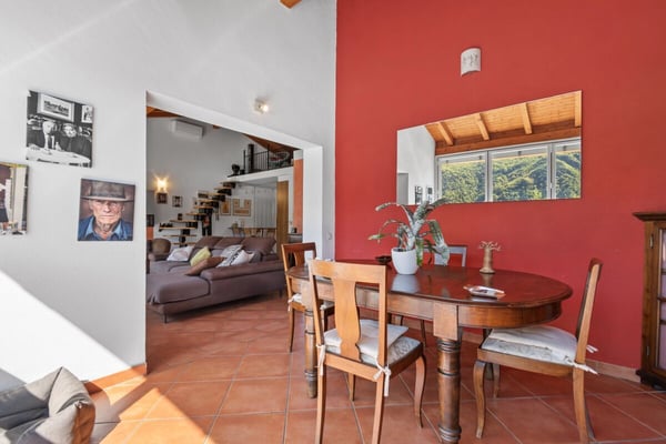 Vivi la bellezza di Capolago: casa con vista mozzafiato sul lago 10