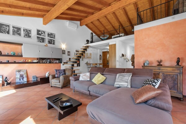 Vivi la bellezza di Capolago: casa con vista mozzafiato sul lago 5