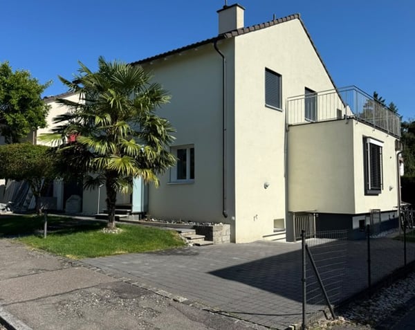 Saniertes Einfamilienhaus mit 6.5 Zimmern und guter Lage 1