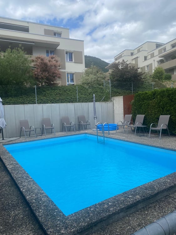 Charmant appartement de 3.5 pièces avec balcon et piscine à La Neuveville 11