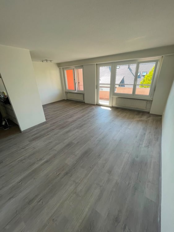 Charmant appartement de 3.5 pièces avec balcon et piscine à La Neuveville 4