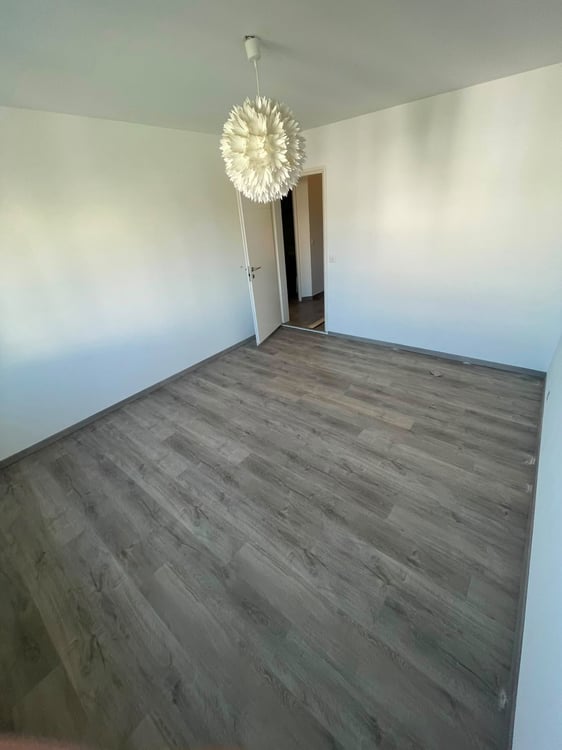 Charmant appartement de 3.5 pièces avec balcon et piscine à La Neuveville 8
