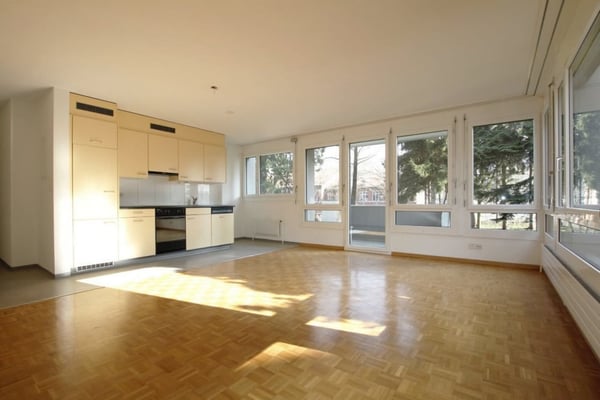 Moderne 1.5-Zimmer-Wohnung mit Balkon am Rosenbergweg 3