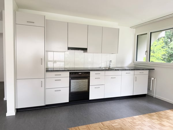 Moderne 2.5-Zimmer-Wohnung mit Balkon am Rosenbergweg 3