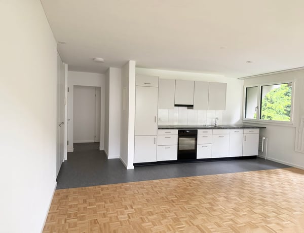 Moderne 2.5-Zimmer-Wohnung mit Balkon am Rosenbergweg 4
