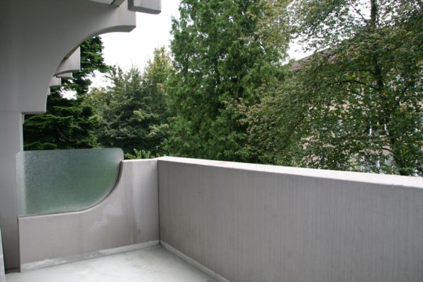 Moderne 2.5-Zimmer-Wohnung mit Balkon am Rosenbergweg 13